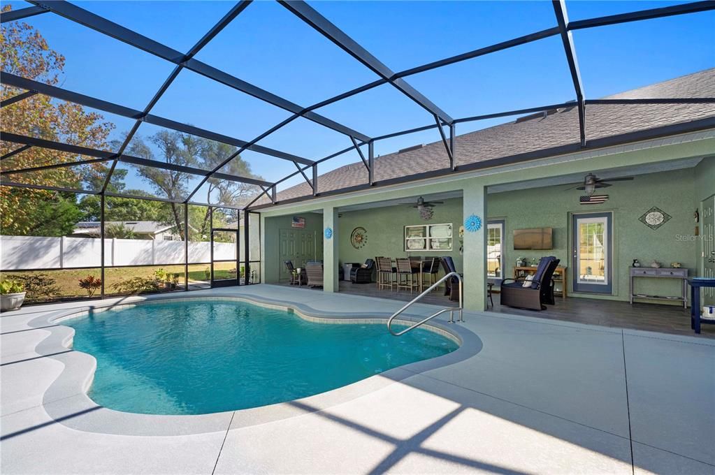 Под контрактом: $389,000 (2 спален, 2 ванн, 1232 Квадратных фут)