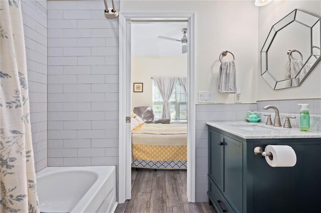 Под контрактом: $389,000 (2 спален, 2 ванн, 1232 Квадратных фут)