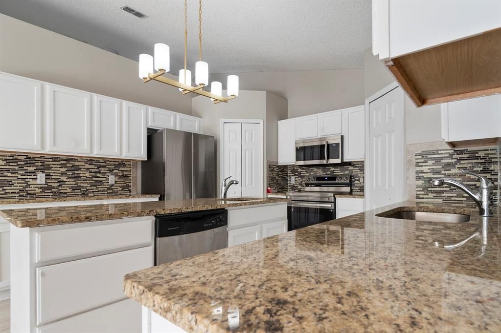 For Rent: $2,300 (3 beds, 2 baths, 1932 Square Feet)