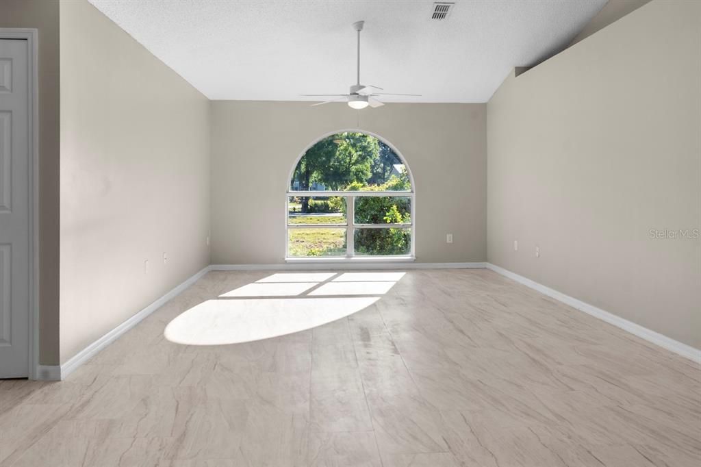 For Rent: $2,300 (3 beds, 2 baths, 1932 Square Feet)