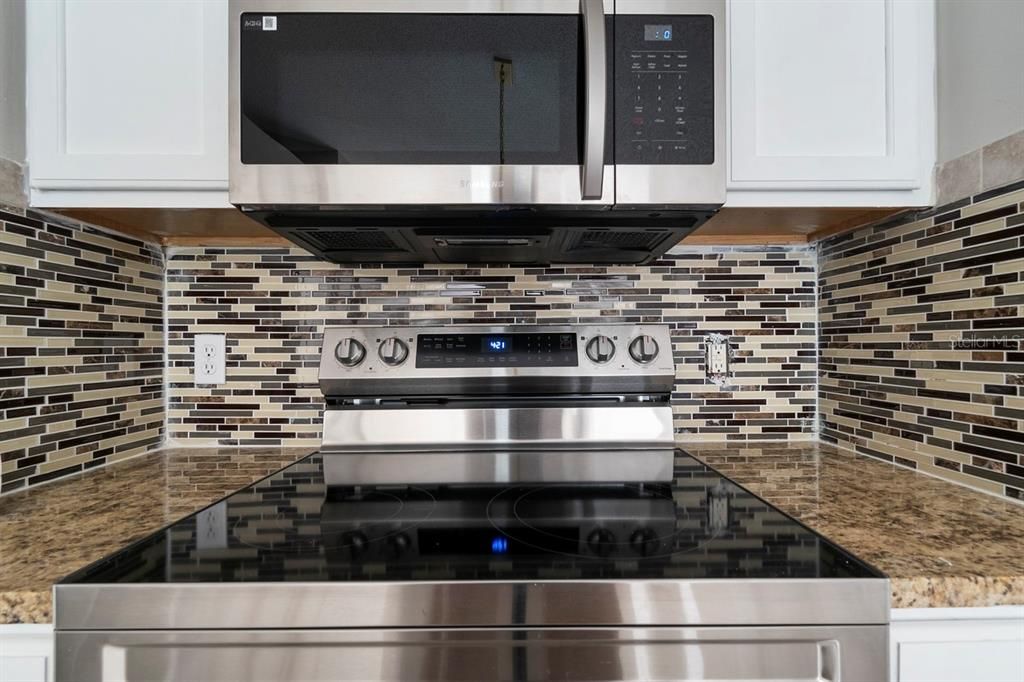 For Rent: $2,300 (3 beds, 2 baths, 1932 Square Feet)