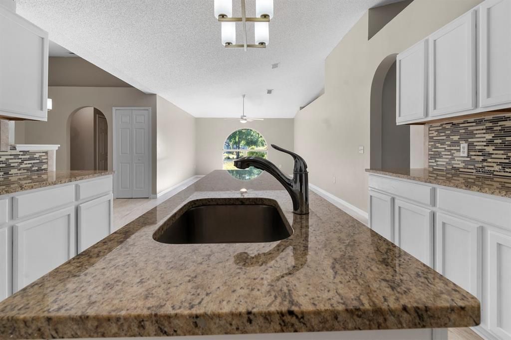 For Rent: $2,300 (3 beds, 2 baths, 1932 Square Feet)