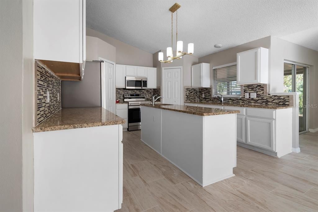 For Rent: $2,300 (3 beds, 2 baths, 1932 Square Feet)