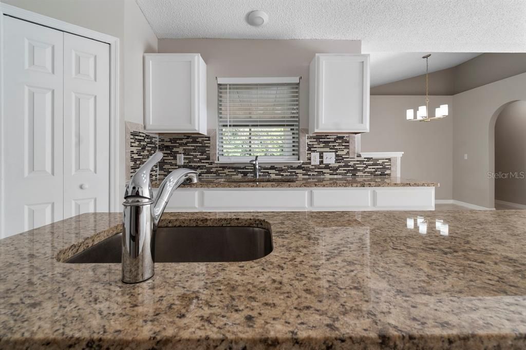 For Rent: $2,300 (3 beds, 2 baths, 1932 Square Feet)