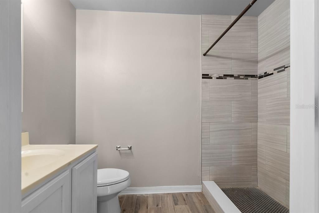 For Rent: $2,300 (3 beds, 2 baths, 1932 Square Feet)