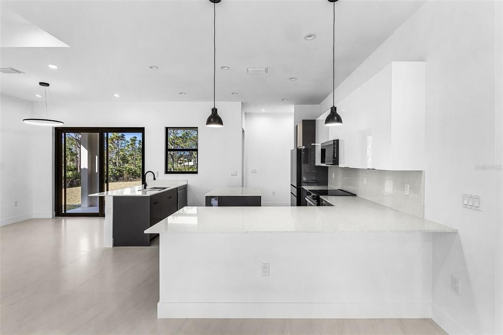 待售: $1,000,000 (4 贝兹, 3 浴室, 2002 平方英尺)