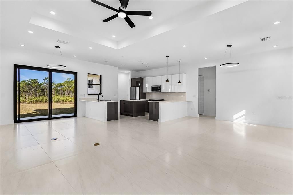 待售: $1,000,000 (4 贝兹, 3 浴室, 2002 平方英尺)