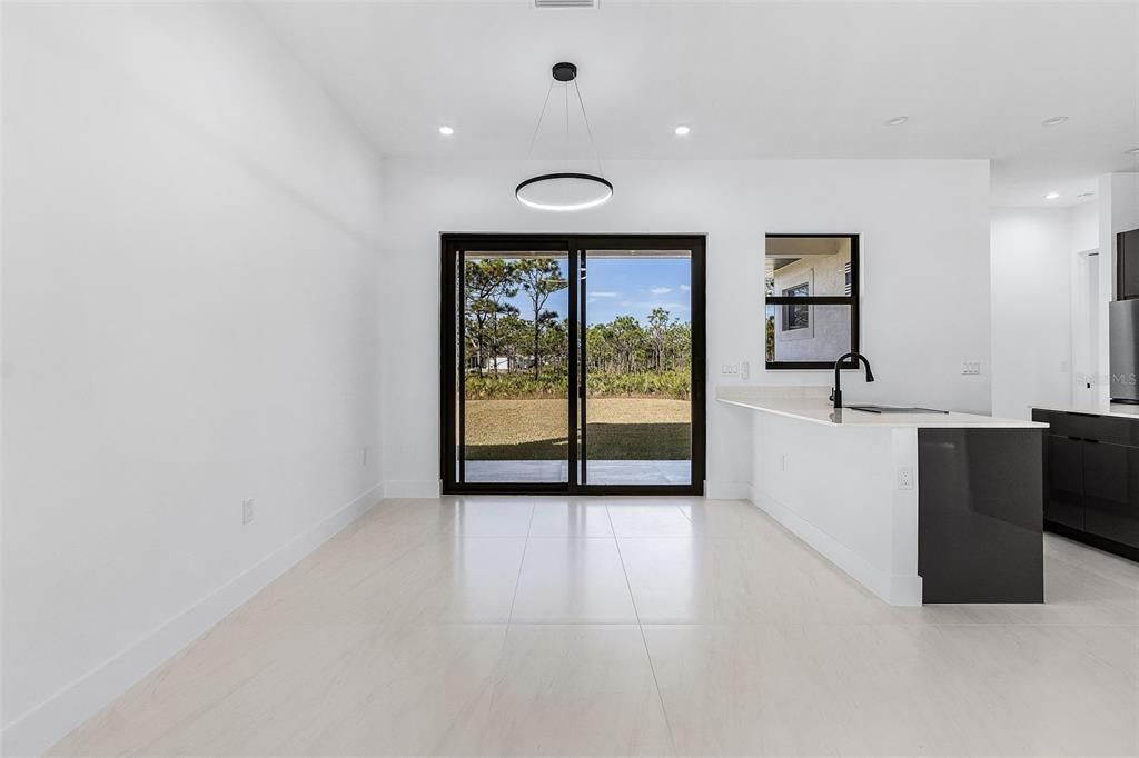 待售: $1,000,000 (4 贝兹, 3 浴室, 2002 平方英尺)