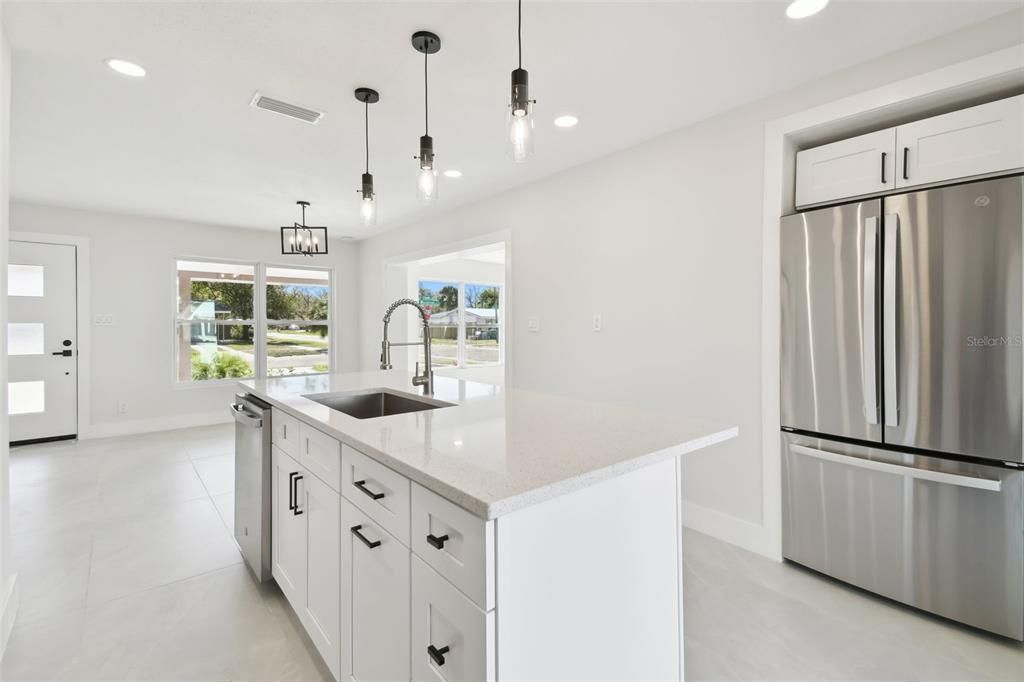 待售: $425,000 (3 贝兹, 2 浴室, 1073 平方英尺)