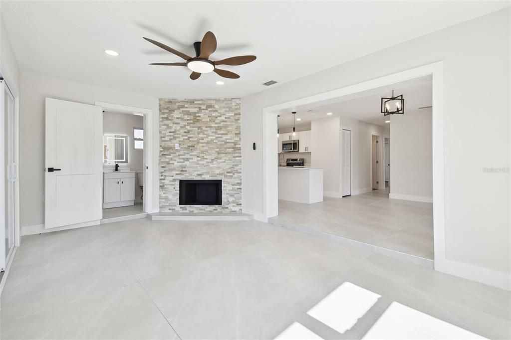 待售: $425,000 (3 贝兹, 2 浴室, 1073 平方英尺)