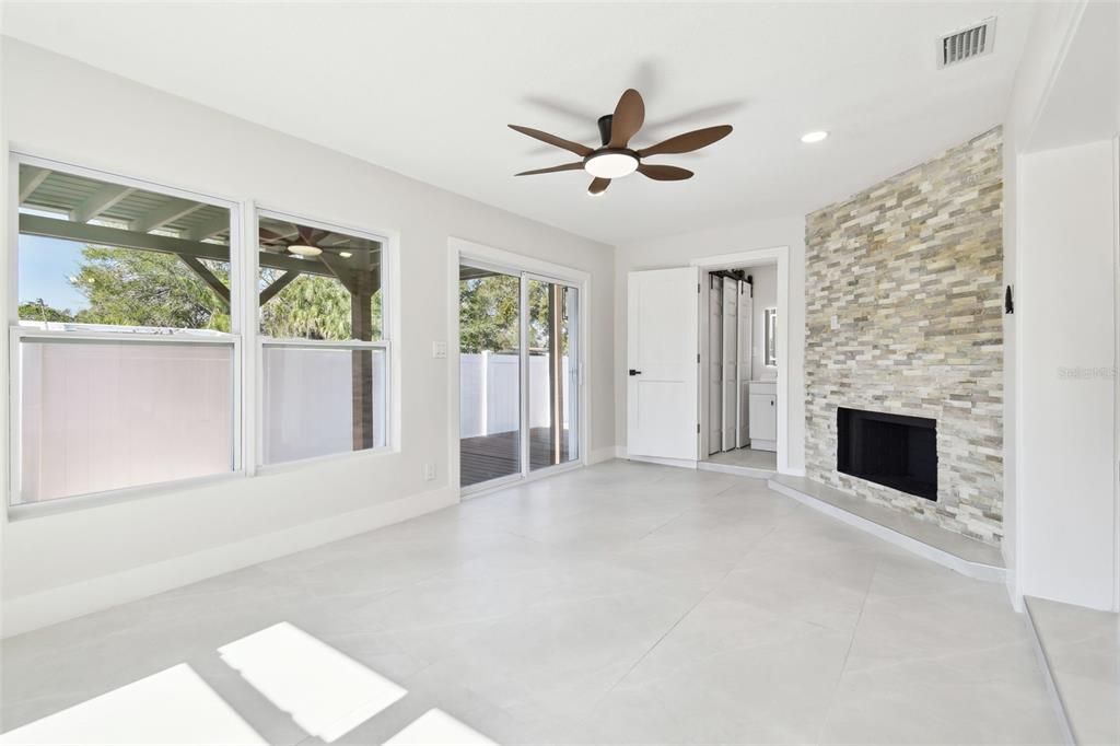 待售: $425,000 (3 贝兹, 2 浴室, 1073 平方英尺)