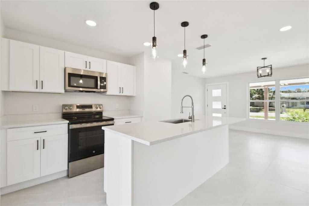 待售: $425,000 (3 贝兹, 2 浴室, 1073 平方英尺)