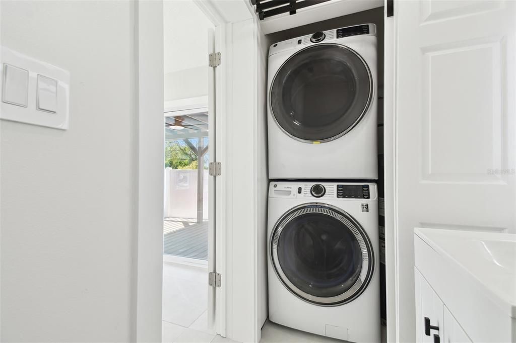 待售: $425,000 (3 贝兹, 2 浴室, 1073 平方英尺)