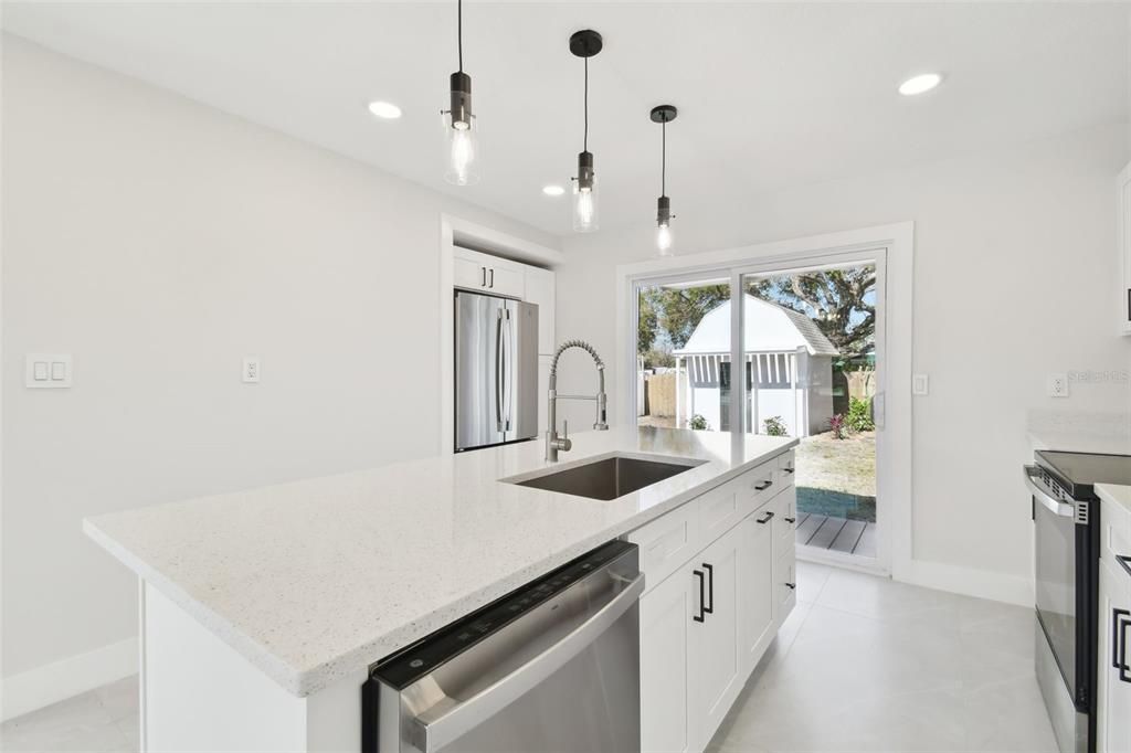 待售: $425,000 (3 贝兹, 2 浴室, 1073 平方英尺)