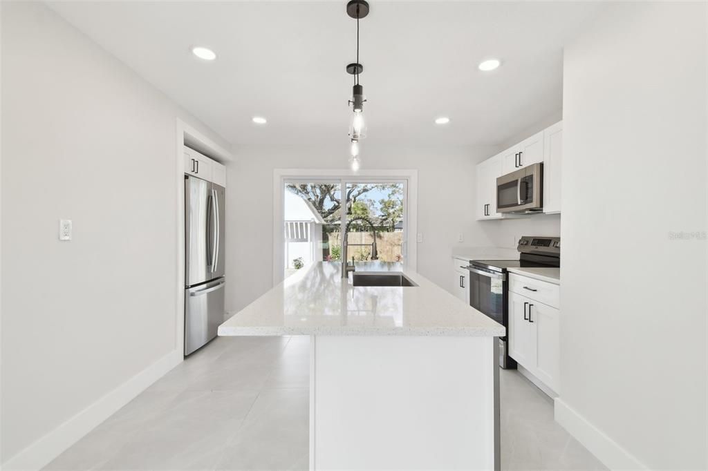 待售: $425,000 (3 贝兹, 2 浴室, 1073 平方英尺)