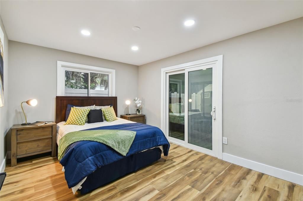 На продажу: $529,900 (2 спален, 1 ванн, 1038 Квадратных фут)