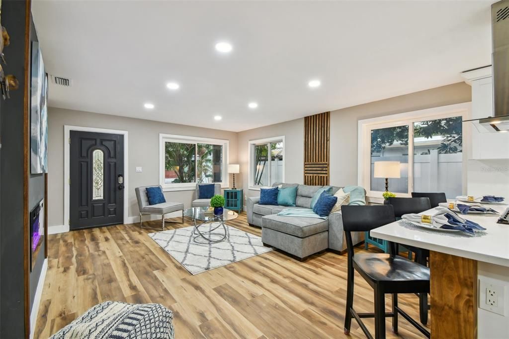 На продажу: $529,900 (2 спален, 1 ванн, 1038 Квадратных фут)