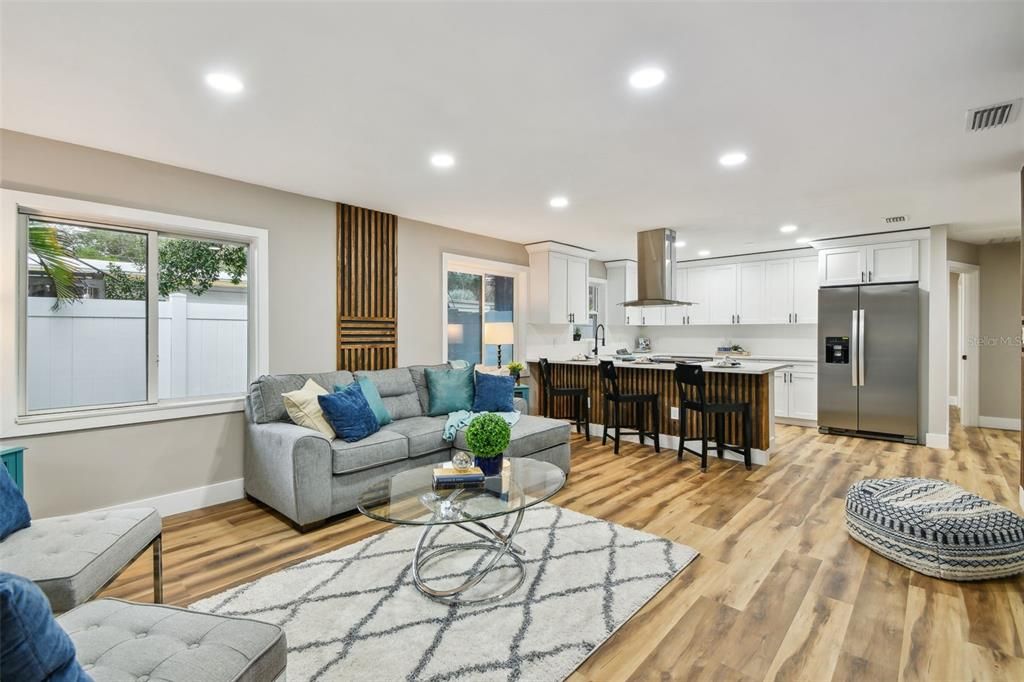 На продажу: $529,900 (2 спален, 1 ванн, 1038 Квадратных фут)