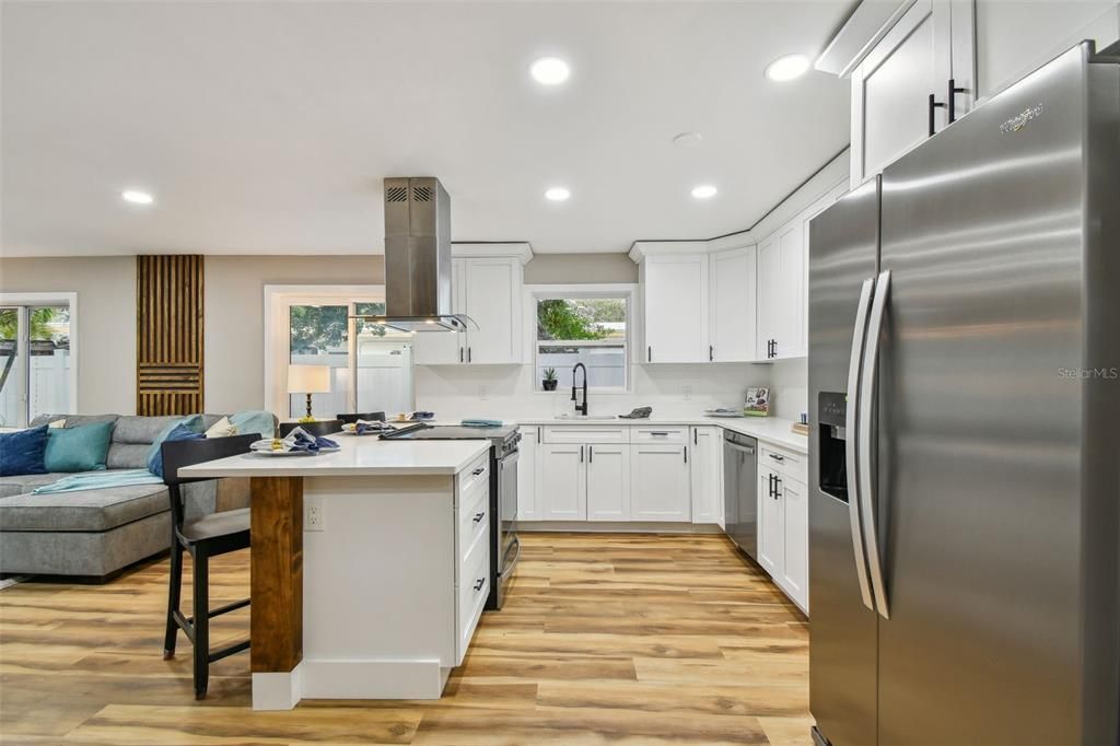 На продажу: $529,900 (2 спален, 1 ванн, 1038 Квадратных фут)