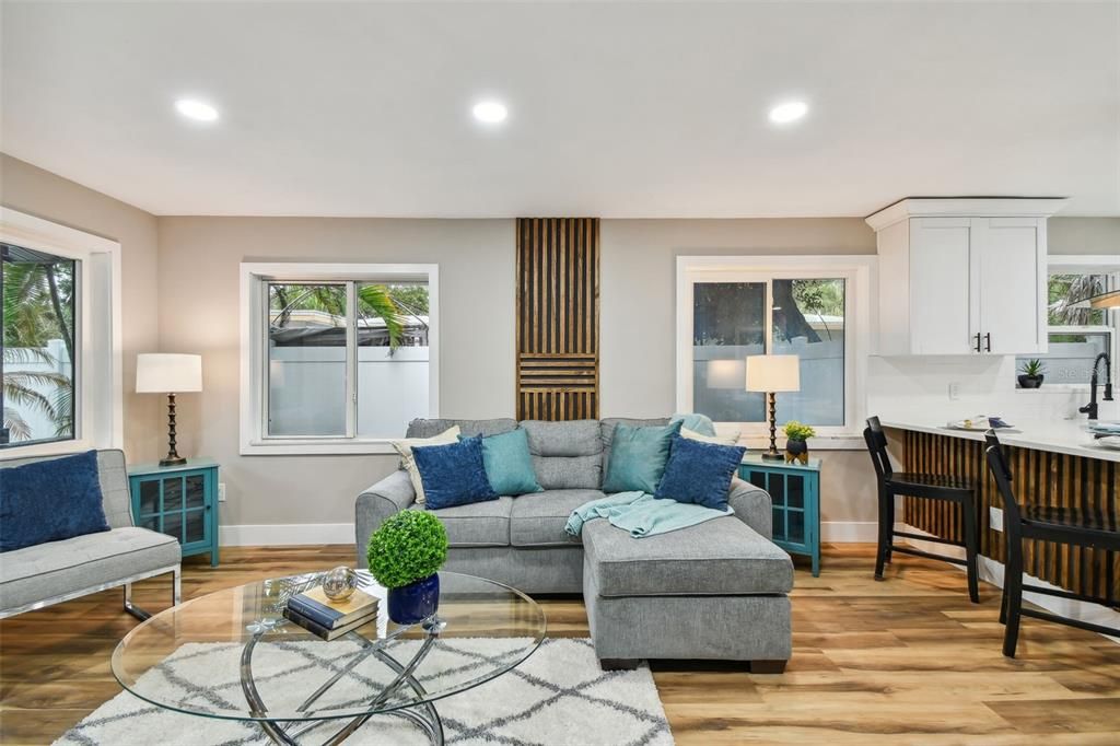 На продажу: $529,900 (2 спален, 1 ванн, 1038 Квадратных фут)