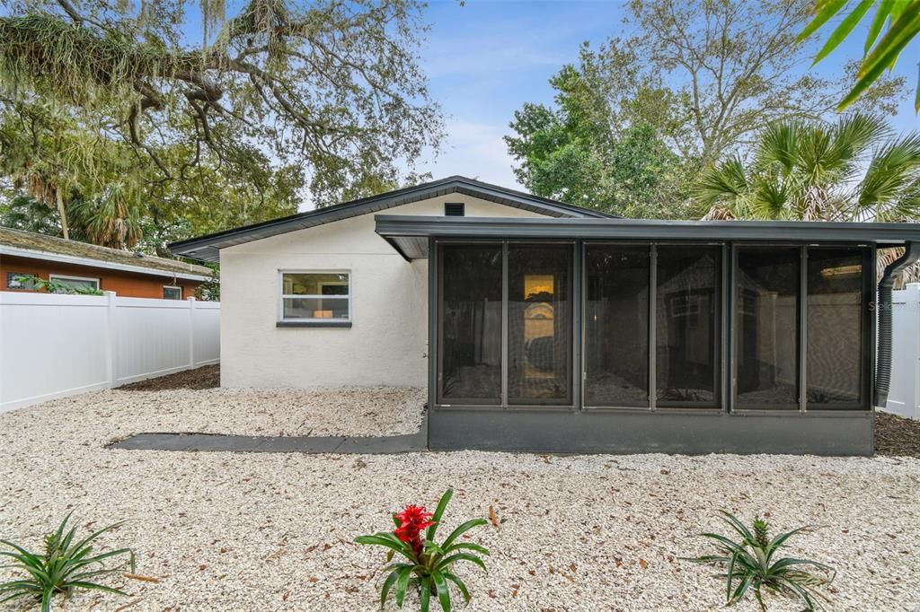 На продажу: $529,900 (2 спален, 1 ванн, 1038 Квадратных фут)