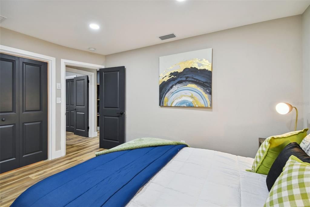 На продажу: $529,900 (2 спален, 1 ванн, 1038 Квадратных фут)