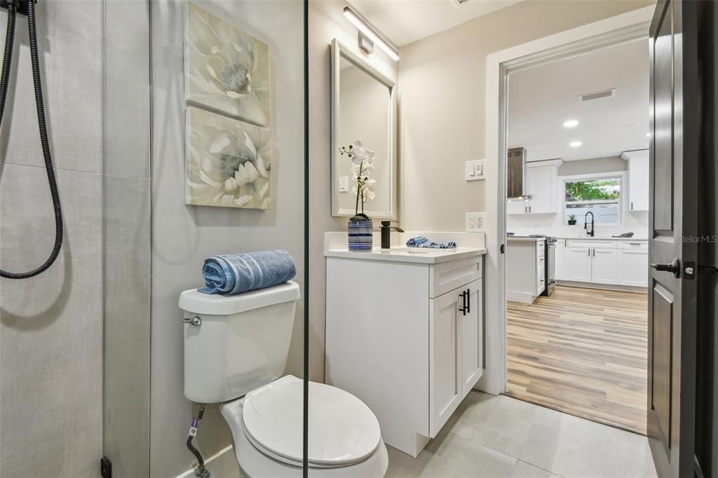 出租: $2,895 (2 贝兹, 1 浴室, 1038 平方英尺)