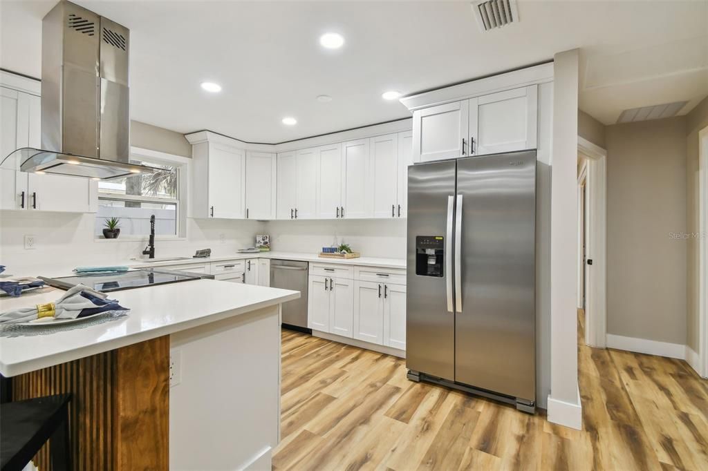 出租: $2,895 (2 贝兹, 1 浴室, 1038 平方英尺)