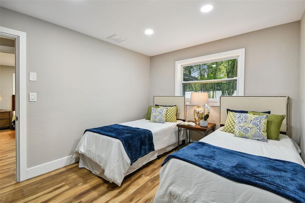 出租: $2,895 (2 贝兹, 1 浴室, 1038 平方英尺)