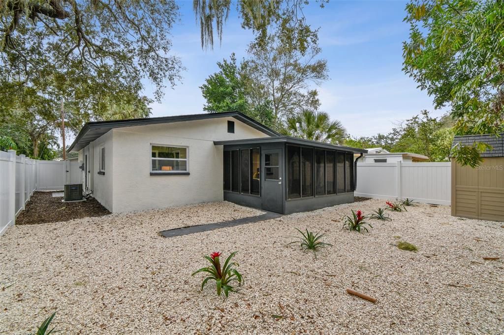 出租: $2,895 (2 贝兹, 1 浴室, 1038 平方英尺)