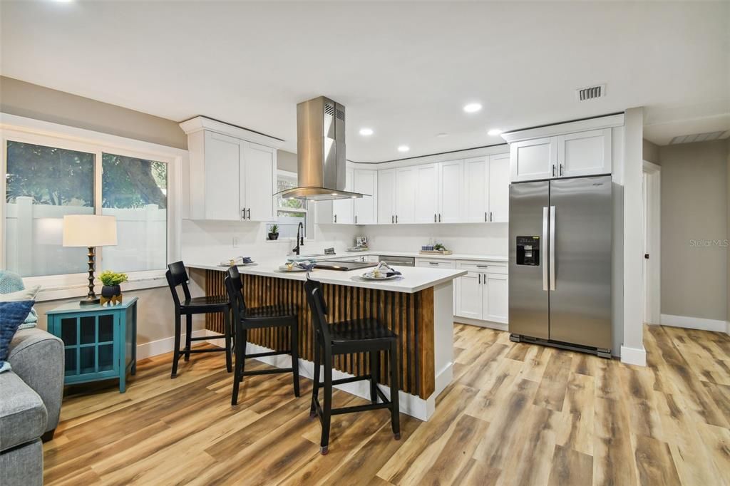 出租: $2,895 (2 贝兹, 1 浴室, 1038 平方英尺)