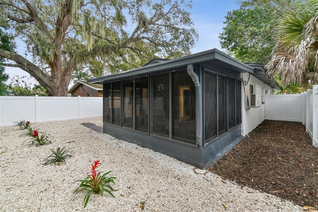 出租: $2,895 (2 贝兹, 1 浴室, 1038 平方英尺)