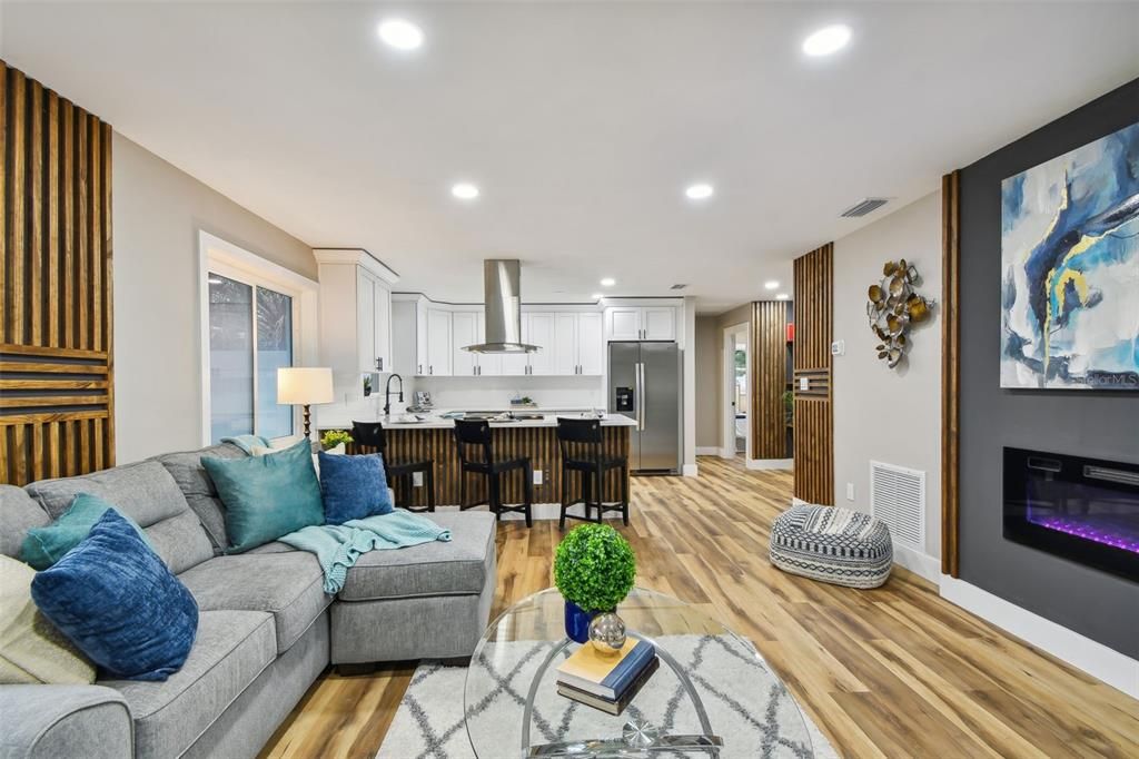 出租: $2,895 (2 贝兹, 1 浴室, 1038 平方英尺)