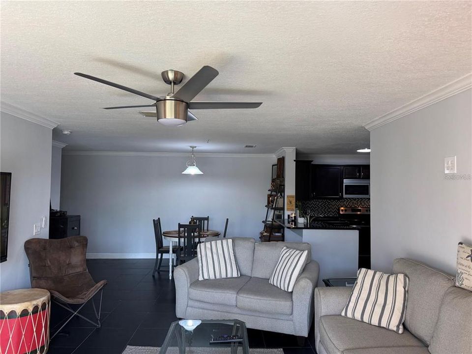 For Rent: $2,000 (3 beds, 2 baths, 1180 Square Feet)