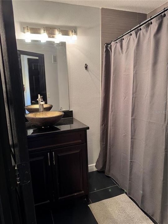 For Rent: $2,000 (3 beds, 2 baths, 1180 Square Feet)