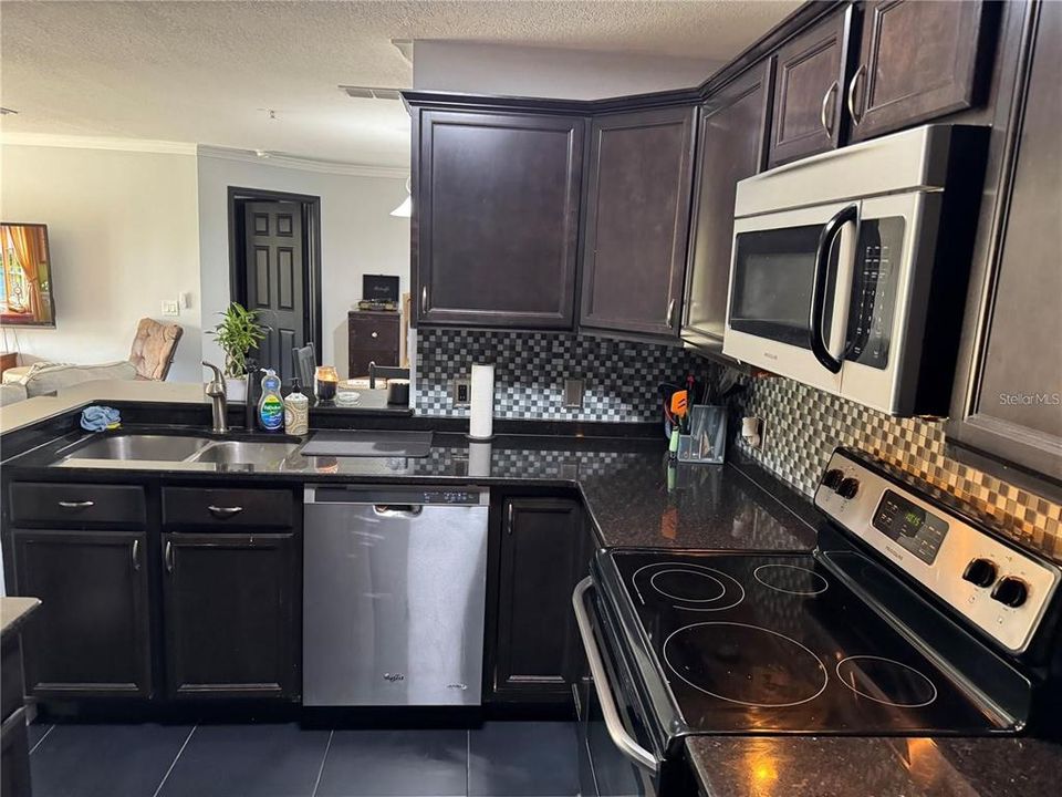 For Rent: $2,000 (3 beds, 2 baths, 1180 Square Feet)