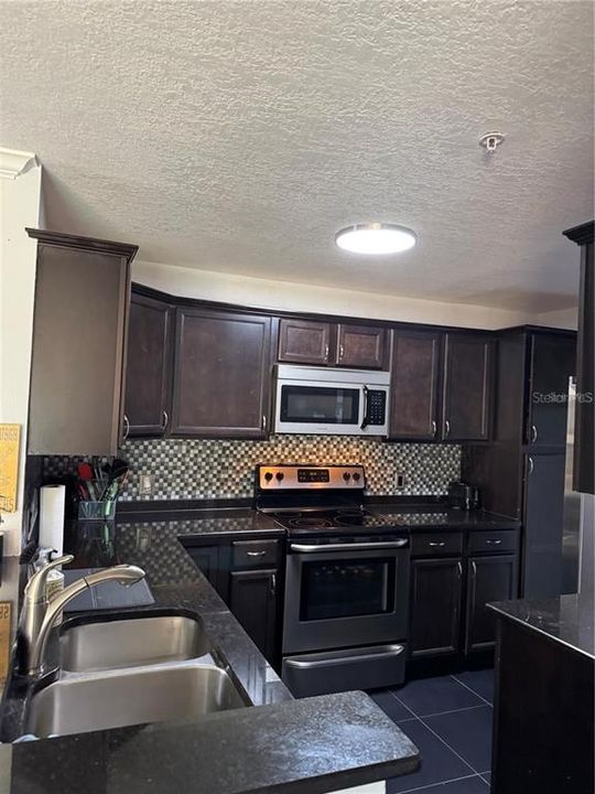 For Rent: $2,000 (3 beds, 2 baths, 1180 Square Feet)
