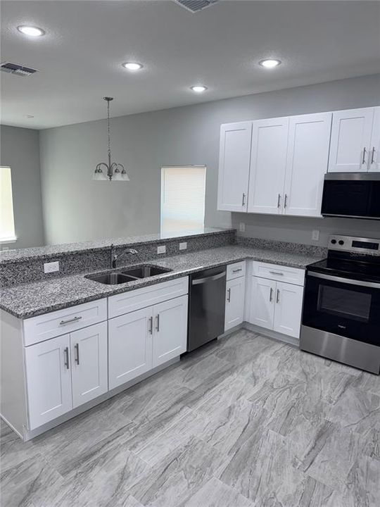 For Rent: $2,600 (3 beds, 2 baths, 1889 Square Feet)