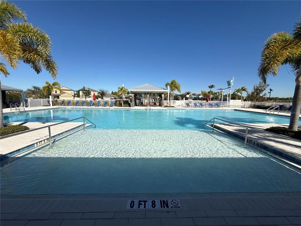 For Sale: $349,900 (5 beds, 2 baths, 2415 Square Feet)