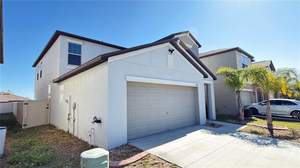 For Sale: $349,900 (5 beds, 2 baths, 2415 Square Feet)