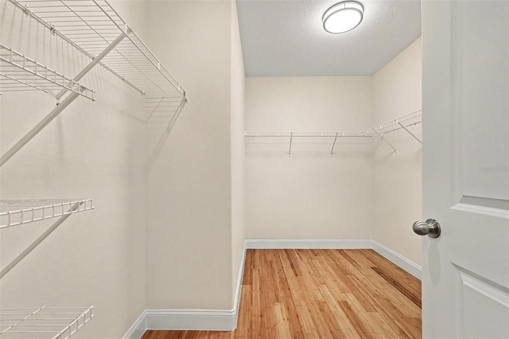 For Sale: $349,900 (5 beds, 2 baths, 2415 Square Feet)