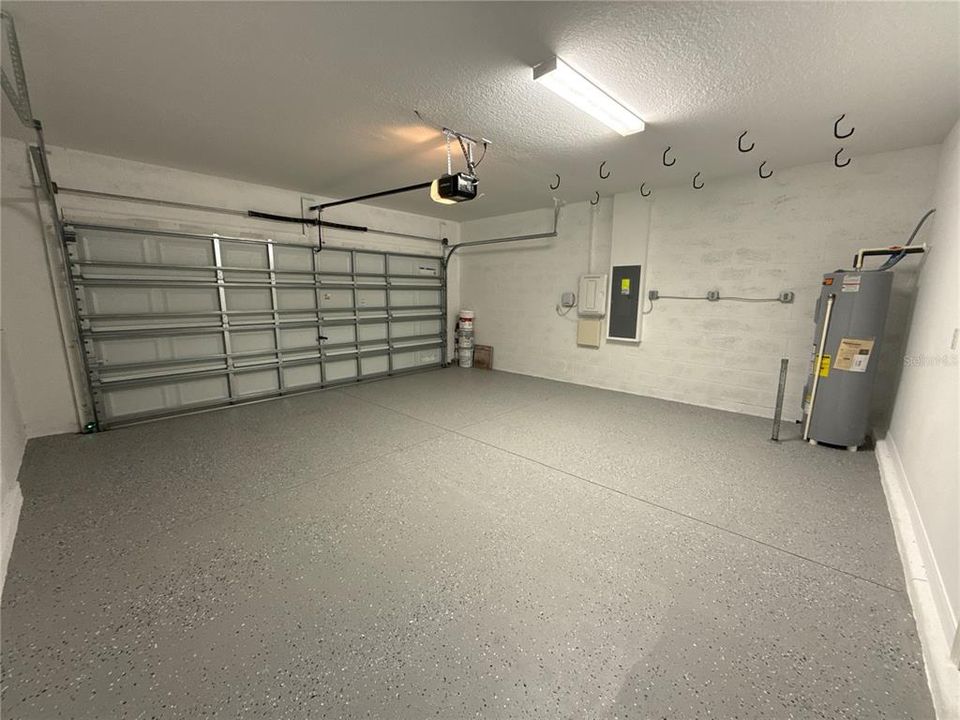 For Sale: $349,900 (5 beds, 2 baths, 2415 Square Feet)