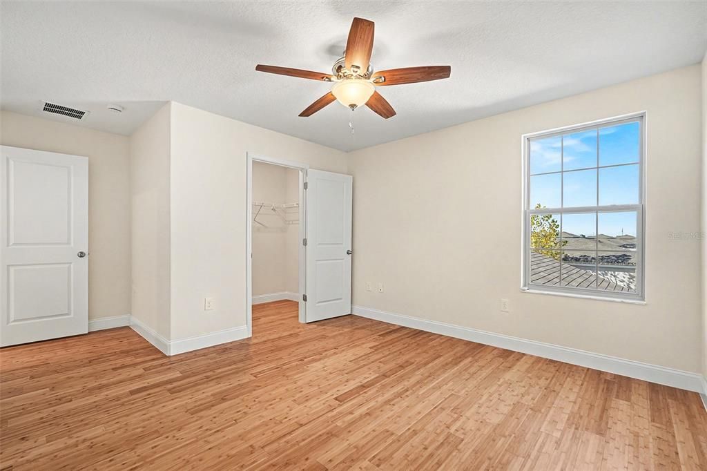 For Sale: $349,900 (5 beds, 2 baths, 2415 Square Feet)