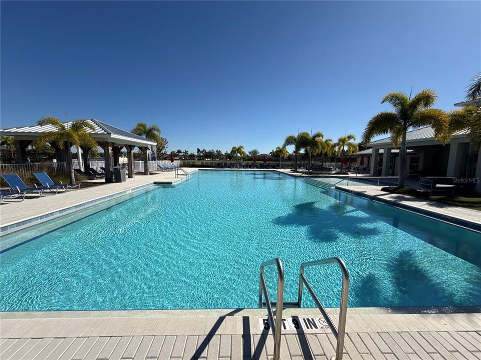 For Sale: $349,900 (5 beds, 2 baths, 2415 Square Feet)