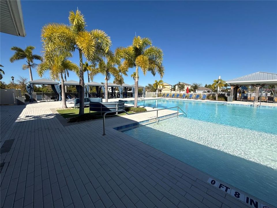 For Sale: $349,900 (5 beds, 2 baths, 2415 Square Feet)