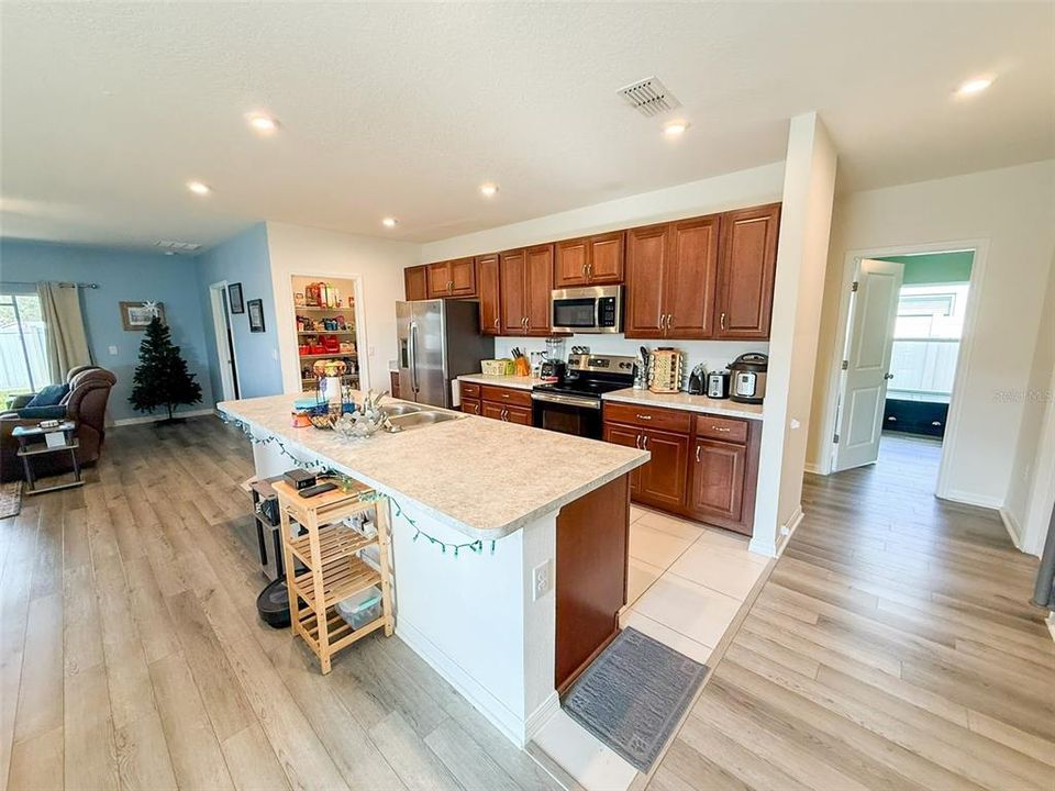 For Sale: $399,000 (4 beds, 3 baths, 2124 Square Feet)