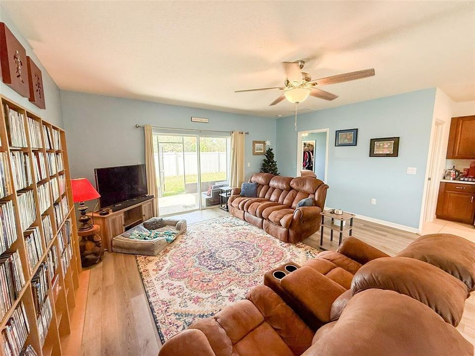 For Sale: $399,000 (4 beds, 3 baths, 2124 Square Feet)