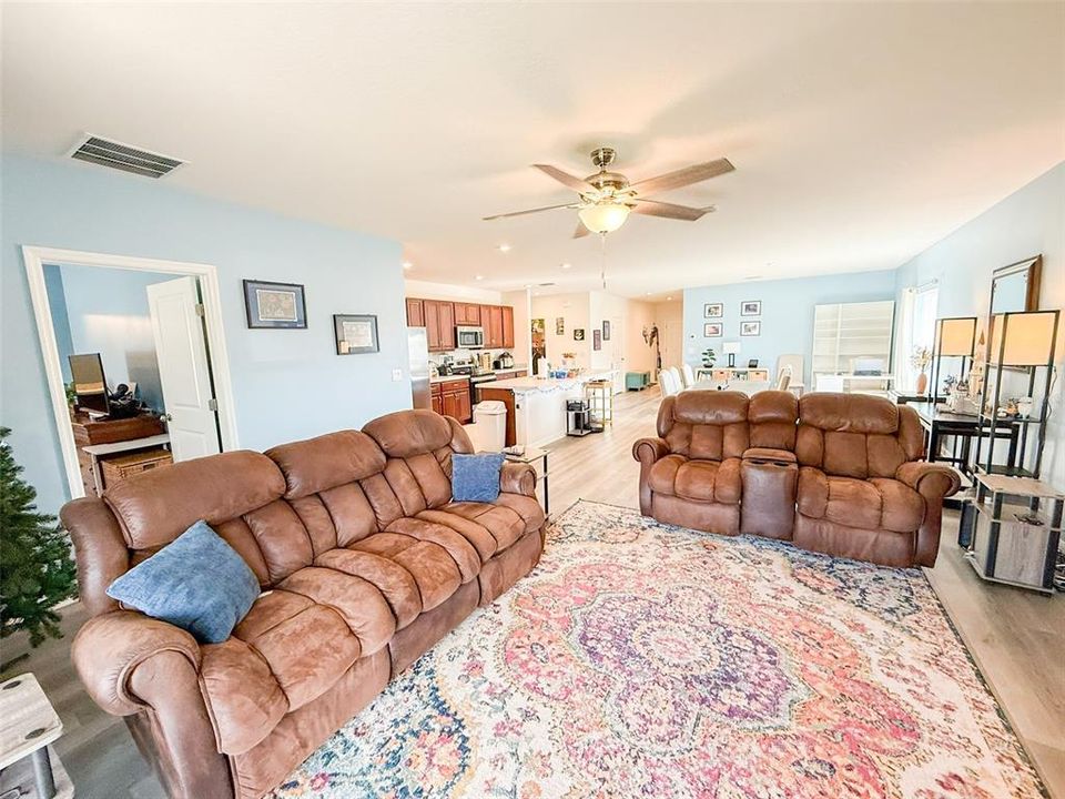 For Sale: $399,000 (4 beds, 3 baths, 2124 Square Feet)