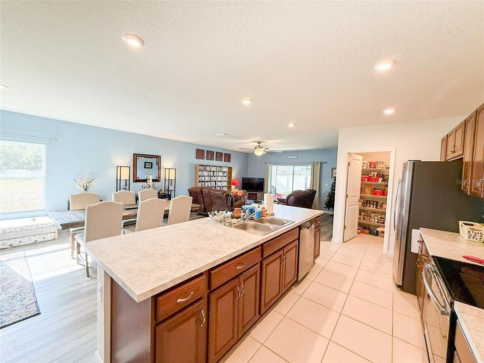 For Sale: $399,000 (4 beds, 3 baths, 2124 Square Feet)