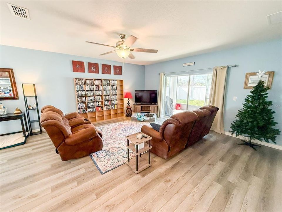 For Sale: $399,000 (4 beds, 3 baths, 2124 Square Feet)